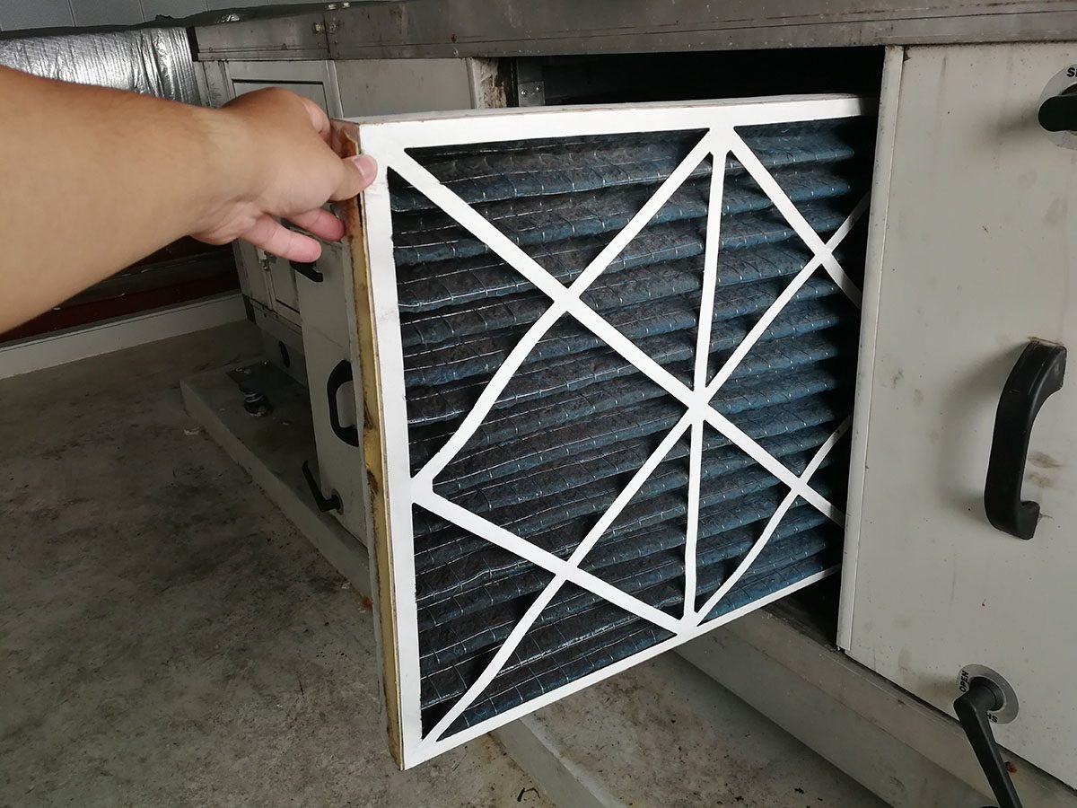 vChanging Furnace Filters: The Homeowner’s Guide to the How